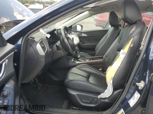 2018 Mazda 3 Touring z VIN 3MZBN1V31JM168860, wystawiony jako Copart lot #61908745 z przebiegiem Nie podano mil oraz Szkoda całkowita • Salvage title. Historia ofert i sprzedaży dostępna na DreamBid. Obrazek 7.