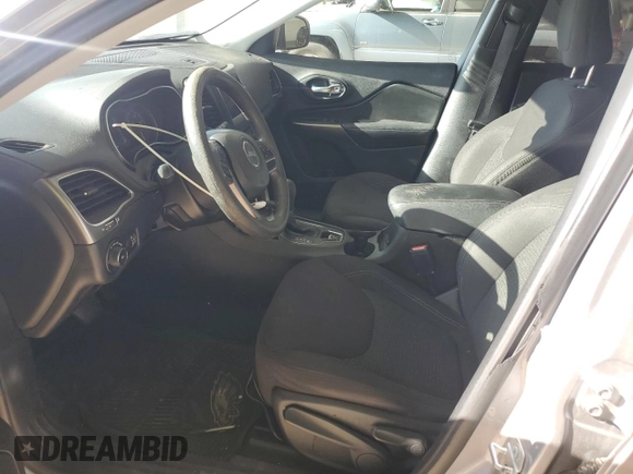2019 Jeep Cherokee Latitude z VIN 1C4PJLCB7KD376684, wystawiony jako Copart lot #60566295 z przebiegiem 99 184 mil mil oraz Szkoda całkowita • Salvage title. Historia ofert i sprzedaży dostępna na DreamBid. Obrazek 7.