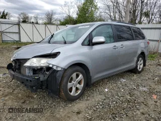 2017 Toyota Sienna LE Auto Access Seat с VIN 5TDKZ3DCXHS853390, выставлен на аукционе Copart как лот 52928975 с пробегом Не указан миль и Списание • Salvage title. История ставок и продаж доступна на DreamBid. Изображение 1.