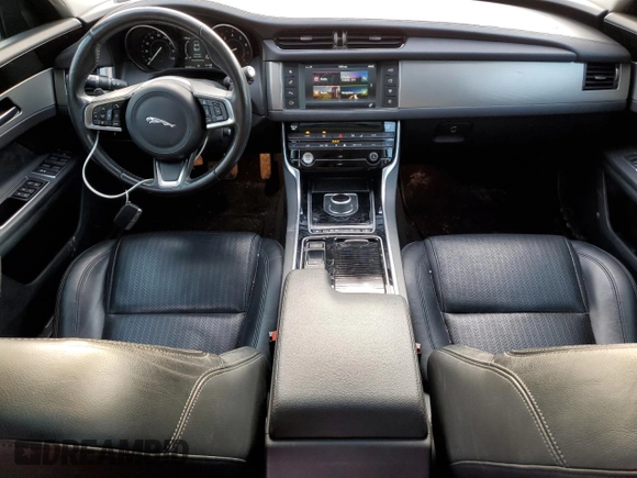 2018 Jaguar XF 25t Prestige with VIN SAJBE4FX4JCY59356, listed as a Copart auction lot 49068025 with 49,486 mi miles and Salvage Title. Bid and sale history available at carsss.com. Image 8.