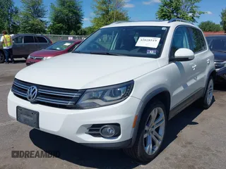 2016 Volkswagen Tiguan S z VIN WVGBV7AX7GW514400, wystawiony jako IAAI lot #42028519 z przebiegiem 147 896 mil mil oraz . Historia ofert i sprzedaży dostępna na DreamBid. Obrazek 2.