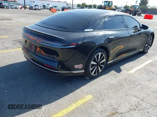2023 Lucid Air Pure z VIN 50EA1PFA6PA009358, wystawiony jako IAAI lot #41950291 z przebiegiem 54 526 mil mil oraz . Historia ofert i sprzedaży dostępna na DreamBid. Obrazek 4.