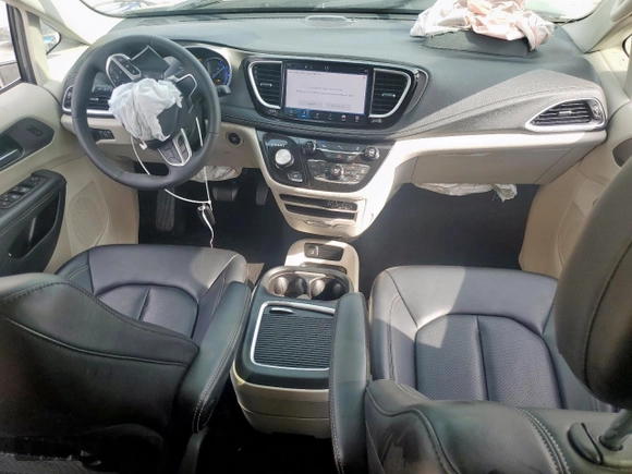 2023 Chrysler Pacifica Hybrid Touring L with VIN 2C4RC1L72PR614075, listed as a Copart auction lot 58586115 with 43,960 mi miles and Salvage title. Bid and sale history available at DreamBid. Image 8.
