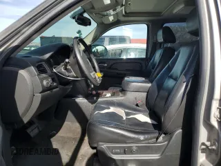 2009 GMC Yukon XL z VIN 1GKFC06279R255624, wystawiony jako Copart lot #49852455 z przebiegiem 236 322 mil mil oraz Szkoda całkowita • Salvage title. Historia ofert i sprzedaży dostępna na DreamBid. Obrazek 7.