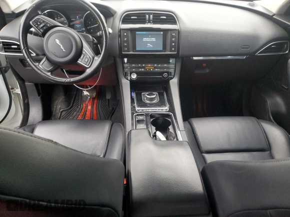 2018 Jaguar F-Pace 25t Premium z VIN SADCJ2FX1JA271384, wystawiony jako Copart lot #44005175 z przebiegiem 80 468 mil mil oraz Szkoda całkowita • Salvage title. Historia ofert i sprzedaży dostępna na DreamBid. Obrazek 8.