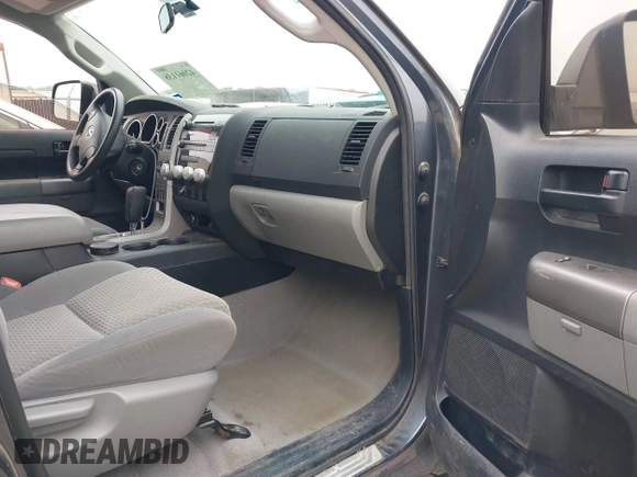 2010 Toyota Tundra z VIN 5TFUW5F10AX137509, wystawiony jako IAAI lot #42061138 z przebiegiem 139 128 mil mil oraz . Historia ofert i sprzedaży dostępna na DreamBid. Obrazek 5.