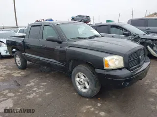 2006 Dodge Dakota SLT with VIN 1D7HE48N16S611010, listed as a IAAI auction lot 41018277 with 182,335 mi miles. Bid and sale history available at carsss.com. Image 1.