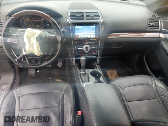 2018 Ford Explorer Platinum z VIN 1FM5K8HT9JGB29209, wystawiony jako Copart lot #58173395 z przebiegiem 137 640 mil mil oraz Szkoda całkowita • Salvage title. Historia ofert i sprzedaży dostępna na DreamBid. Obrazek 8.