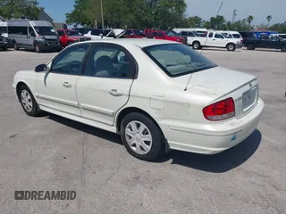 2005 Hyundai Sonata GL with VIN KMHWF25S65A131588, listed as a IAAI auction lot 41934026 with 129,886 mi miles. Bid and sale history available at carsss.com. Image 3.