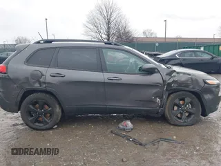 2018 Jeep Cherokee Latitude with VIN 1C4PJMCX4JD517792, listed as a IAAI auction lot 41524331 with Not provided miles and . Bid and sale history available at DreamBid. Image 12.