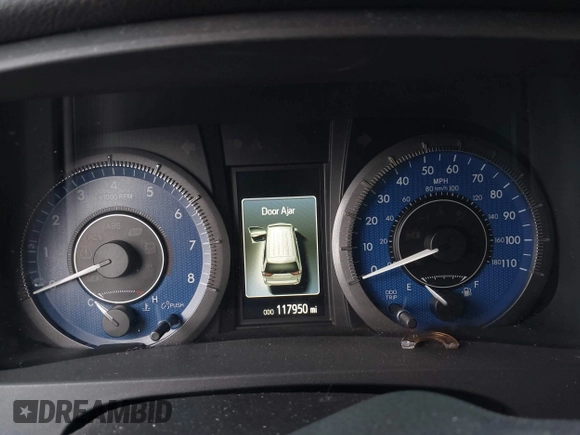 2015 Toyota Sienna XLE with VIN 5TDYK3DC6FS672329, listed as a IAAI auction lot 41908974 with 117,950 mi miles. Bid and sale history available at carsss.com. Image 7.