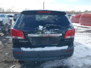 2011 Kia Sorento EX with VIN 5XYKUDA25BG043458, listed as a IAAI auction lot 41363660 with 197,151 mi miles. Bid and sale history available at carsss.com. Image 16.