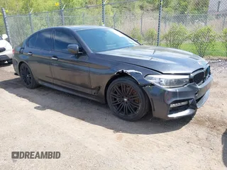 2018 BMW 5 Series 540i z VIN WBAJE5C50JWA96205, wystawiony jako IAAI lot #42213253 z przebiegiem 96 198 mil mil oraz . Historia ofert i sprzedaży dostępna na DreamBid. Obrazek 1.