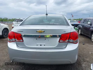 2015 Chevrolet Cruze LT z VIN 1G1PC5SB5F7140037, wystawiony jako IAAI lot #42234623 z przebiegiem 109 718 mil mil oraz . Historia ofert i sprzedaży dostępna na DreamBid. Obrazek 17.