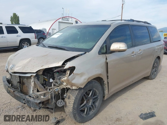 2013 Toyota Sienna XLE AAS with VIN 5TDYK3DC1DS333877, listed as a IAAI auction lot 40481401 with 183,658 mi miles and . Bid and sale history available at carsss.com. Image 2.