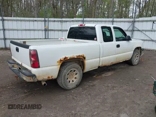 2005 Chevrolet Silverado 1500 Work Truck with VIN 1GCEC19X15Z289993, listed as a IAAI auction lot 42170540 with 228,281 mi miles. Bid and sale history available at carsss.com. Image 4.