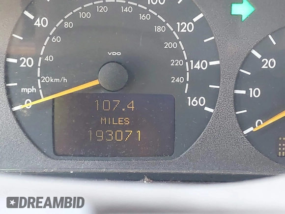 2001 Mercedes-Benz E-Class with VIN WDBJH65J41B225835, listed as a IAAI auction lot 41747129 with 193,071 mi miles. Bid and sale history available at carsss.com. Image 7.
