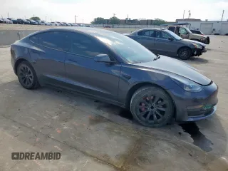 2021 Tesla Model 3 Standard Range Plus z VIN 5YJ3E1EA6MF082796, wystawiony jako Copart lot #53110955 z przebiegiem 92 009 mil mil oraz Szkoda całkowita • Salvage title. Historia ofert i sprzedaży dostępna na DreamBid. Obrazek 4.