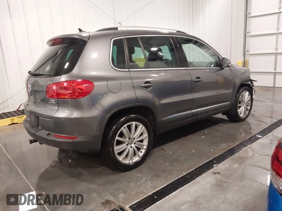 2016 Volkswagen Tiguan SE z VIN WVGBV7AX3GW507850, wystawiony jako IAAI lot #41303866 z przebiegiem 97 989 mil mil oraz . Historia ofert i sprzedaży dostępna na DreamBid. Obrazek 4.