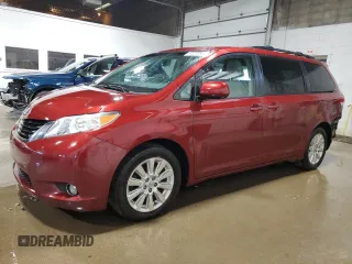 2014 Toyota Sienna LE z VIN 5TDJK3DC9ES083307, wystawiony jako Copart lot #57939385 z przebiegiem 132 494 mil mil oraz Szkoda całkowita • Salvage title. Historia ofert i sprzedaży dostępna na DreamBid. Obrazek 1.