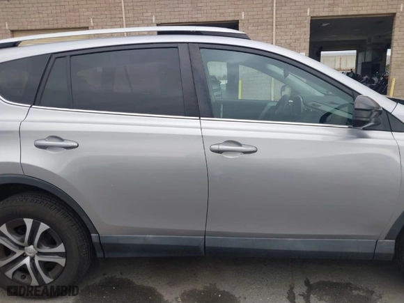 2016 Toyota RAV4 LE with VIN 2T3ZFREV6GW296324, listed as a IAAI auction lot 40922529 with 138,107 mi miles. Bid and sale history available at carsss.com. Image 13.