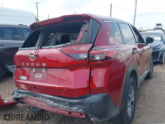 2021 Nissan Rogue S z VIN 5N1AT3AAXMC833809, wystawiony jako IAAI lot #42044452 z przebiegiem 60 880 mil mil oraz . Historia ofert i sprzedaży dostępna na DreamBid. Obrazek 4.