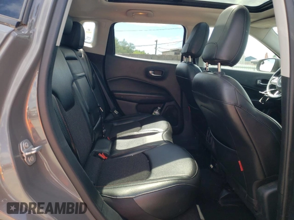 2019 Jeep Compass Trailhawk z VIN 3C4NJDDB3KT704317, wystawiony jako Copart lot #57116635 z przebiegiem 43 323 mil mil oraz Szkoda całkowita • Salvage title. Historia ofert i sprzedaży dostępna na DreamBid. Obrazek 11.