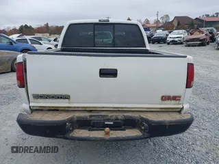 2002 GMC Sonoma SLS with VIN 1GTDT13W92K118425, listed as a IAAI auction lot 40692470 with Not Provided miles. Bid and sale history available at carsss.com. Image 16.