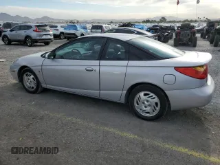 2001 Saturn SC z VIN 1G8ZY14701Z255767, wystawiony jako Copart lot #53727985 z przebiegiem 137 776 mil mil oraz Szkody całkowita. Historia ofert i sprzedaży dostępna na DreamBid. Obrazek 2.