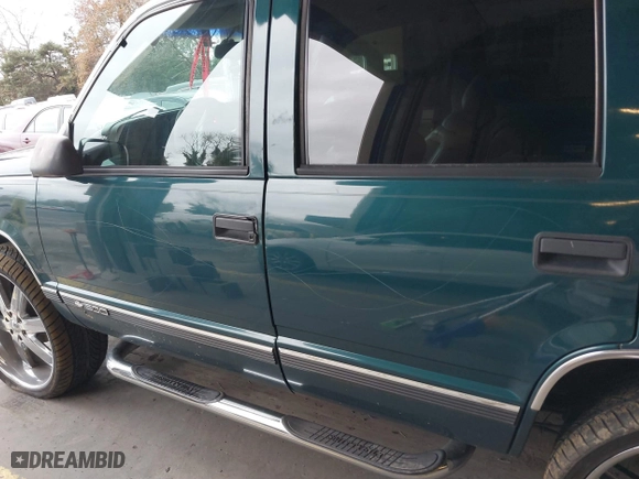 1997 Chevrolet Tahoe with VIN 1GNEK13R8VJ411512, listed as a IAAI auction lot 41583085 with 239,481 mi miles. Bid and sale history available at carsss.com. Image 15.