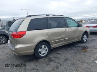 2004 Toyota Sienna CE with VIN 5TDZA23C14S018824, listed as a IAAI auction lot 40938733 with 245,870 mi miles. Bid and sale history available at carsss.com. Image 4.