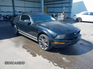2005 Ford Mustang Deluxe with VIN 1ZVFT80N455122217, listed as a IAAI auction lot 42015083 with 154,396 mi miles. Bid and sale history available at carsss.com. Image 1.