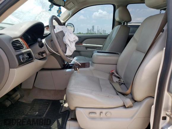2010 Chevrolet Tahoe LTZ z VIN 1GNUCCE02AR183523, wystawiony jako Copart lot #59524985 z przebiegiem 197 580 mil mil oraz Szkoda całkowita • Salvage title. Historia ofert i sprzedaży dostępna na DreamBid. Obrazek 7.