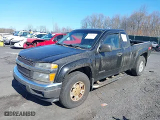 2005 Chevrolet Colorado LS Z71 with VIN 1GCDT196658113305, listed as a IAAI auction lot 41976705 with 237,152 mi miles. Bid and sale history available at carsss.com. Image 2.