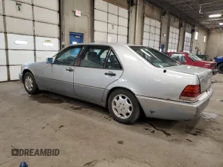 1993 Mercedes-Benz 400 z VIN WDBGA43E9PA106850, wystawiony jako Copart lot #85744534 z przebiegiem 155 005 mil mil oraz Tytuł czysty. Historia ofert i sprzedaży dostępna na DreamBid. Obrazek 2.