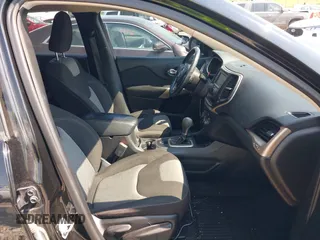 2017 Jeep Cherokee Altitude с VIN 1C4PJLAS6HW654863, выставлен на аукционе IAAI как лот 42477192 с пробегом 58 501 миль миль и . История ставок и продаж доступна на DreamBid. Изображение 5.