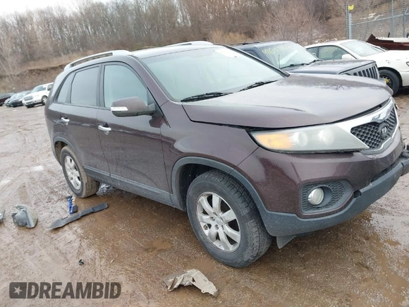 2011 Kia Sorento LX with VIN 5XYKT4A15BG158099, listed as a IAAI auction lot 41641344 with 171,289 mi miles. Bid and sale history available at carsss.com. Image 1.