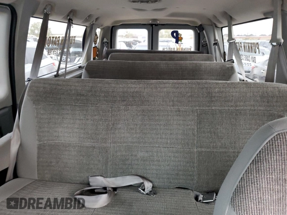 2003 Ford Econoline Passenger XL z VIN 1FBSS31L63HA17960, wystawiony jako Copart lot #84592684 z przebiegiem 80 690 mil mil oraz Czysty tytuł • Clean title. Historia ofert i sprzedaży dostępna na DreamBid. Obrazek 10.