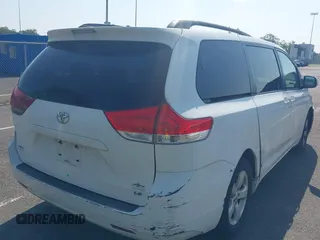 2011 Toyota Sienna LE AAS с VIN 5TDKK3DC7BS035000, выставлен на аукционе IAAI как лот 42571776 с пробегом 75 928 миль миль и . История ставок и продаж доступна на DreamBid. Изображение 4.