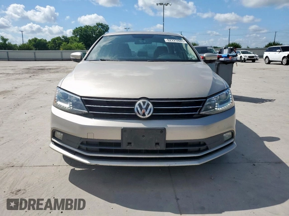 2015 Volkswagen Jetta SE z VIN 3VWD07AJ6FM252596, wystawiony jako Copart lot #62223885 z przebiegiem 140 885 mil mil oraz Czysty tytuł • Clean title. Historia ofert i sprzedaży dostępna na DreamBid. Obrazek 5.