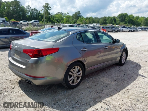 2013 Kia Optima EX z VIN 5XXGN4A73DG246046, wystawiony jako IAAI lot #42196691 z przebiegiem 82 840 mil mil oraz . Historia ofert i sprzedaży dostępna na DreamBid. Obrazek 4.