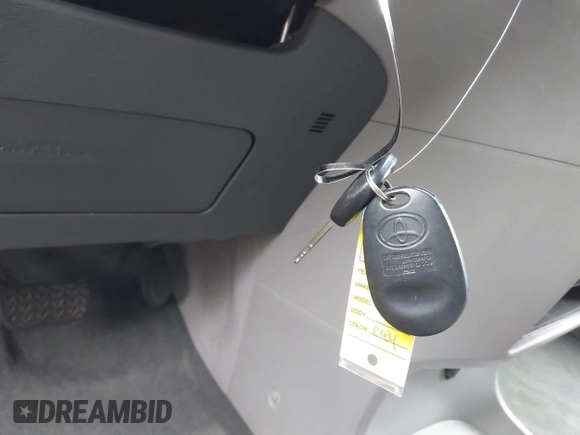 2017 Toyota Sienna LE Auto Access Seat with VIN 5TDKZ3DC4HS898051, listed as a IAAI auction lot 41530873 with 117,576 mi miles. Bid and sale history available at carsss.com. Image 11.