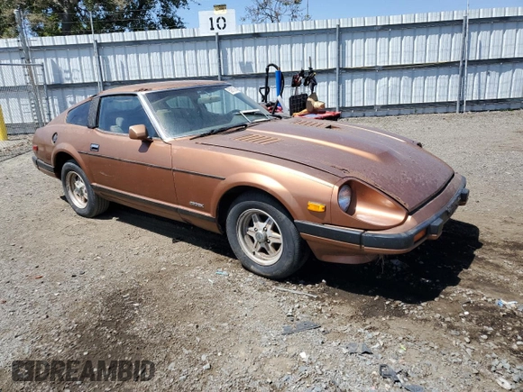 1982 Datsun 280ZX z VIN JN1HZ04S0CX433451, wystawiony jako Copart lot #53912864 z przebiegiem 200 629 mil mil oraz Tytuł czysty. Historia ofert i sprzedaży dostępna na DreamBid. Obrazek 4.