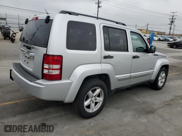 2012 Jeep Liberty Sport z VIN 1C4PJLAK4CW180680, wystawiony jako Copart lot #59358785 z przebiegiem 137 036 mil mil oraz Szkoda całkowita • Salvage title. Historia ofert i sprzedaży dostępna na DreamBid. Obrazek 3.