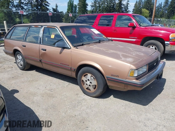 1988 Chevrolet Celebrity z VIN 1G1AW81W0J6173951, wystawiony jako IAAI lot #42173499 z przebiegiem 93 453 mil mil oraz . Historia ofert i sprzedaży dostępna na DreamBid. Obrazek 1.