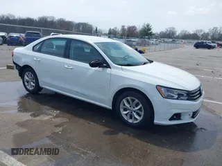 2018 Volkswagen Passat S z VIN 1VWAA7A32JC011176, wystawiony jako IAAI lot #42074043 z przebiegiem 101 150 mil mil oraz . Historia ofert i sprzedaży dostępna na DreamBid. Obrazek 1.
