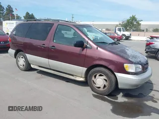 1998 Toyota Sienna LE with VIN 4T3ZF13C5WU010268, listed as a IAAI auction lot 42100402 with 258,934 mi miles. Bid and sale history available at carsss.com. Image 1.
