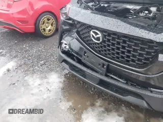 2025 Mazda CX-50 S Preferred z VIN 7MMVABBM4SN306171, wystawiony jako IAAI lot #41037323 z przebiegiem Nie podano mil oraz . Historia ofert i sprzedaży dostępna na DreamBid. Obrazek 6.