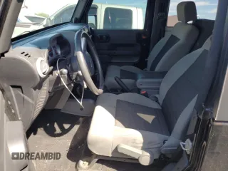 2010 Jeep Wrangler Sahara z VIN 1J4AA5D1XAL227305, wystawiony jako Copart lot #70165554 z przebiegiem Nie podano mil oraz Szkoda całkowita • Salvage title. Historia ofert i sprzedaży dostępna na DreamBid. Obrazek 7.