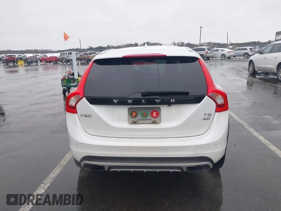 2015 Volvo V60 Cross Country T5 with VIN YV4612HK1F1001764, listed as a IAAI auction lot 41560997 with 69,888 mi miles. Bid and sale history available at carsss.com. Image 16.